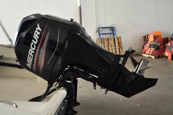Slide: The Image of Boston Whaler Super Sport 17 2014 - 8