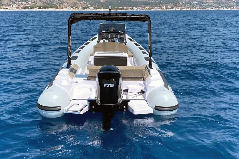 Slide: The Image of 2026 Ranieri Cayman 23.0 Sport boat on open sea, rear view. - 3