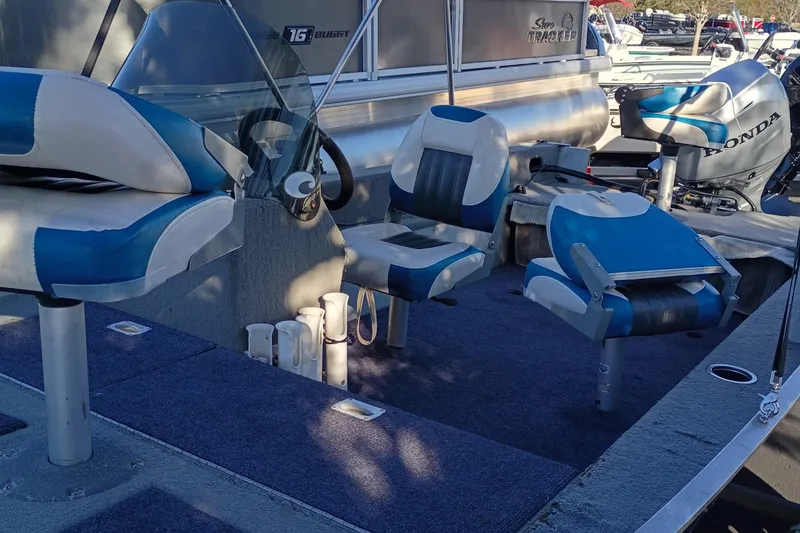 Slide: The Image of 2009 Monark Vision 1601 SC boat interior with blue and white seating and Honda outboard motor. - 3