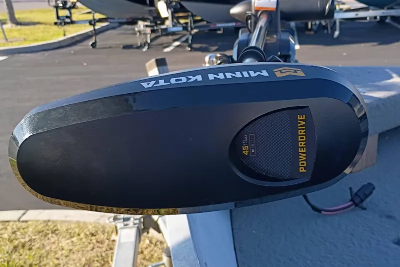 Slide: The Image of Minn Kota PowerDrive motor on a 2009 Monark Vision 1601 SC boat. - 6