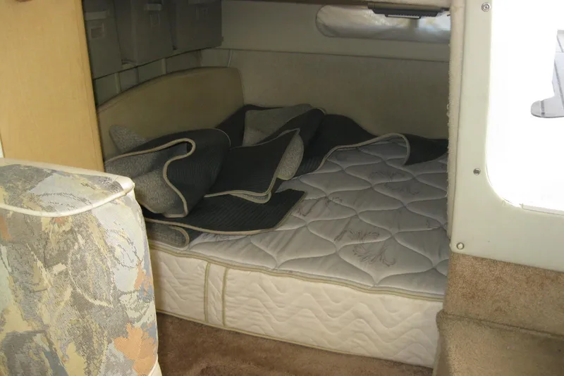 Slide: The Image of Interior cabin of 2000 Bayliner 3055 Ciera Sunbridge DX/LX with mattress and cushions. - 22