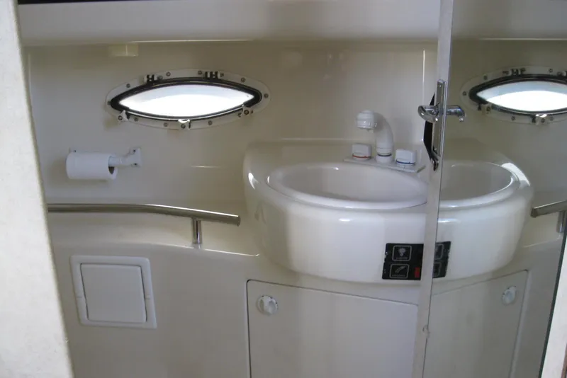 Slide: The Image of 2000 Bayliner 3055 Ciera Sunbridge DX/LX bathroom with sink and porthole windows. - 24