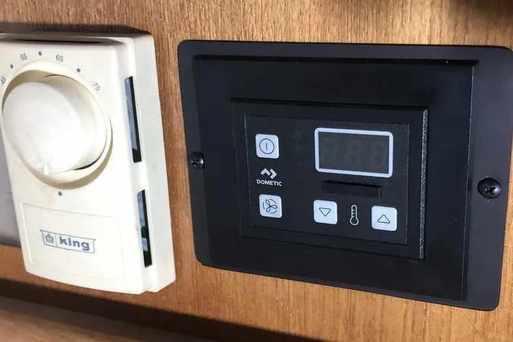 Slide: The Image of Thermostat and control panel on 1997 Bayliner 3988 Motoryacht interior. - 40