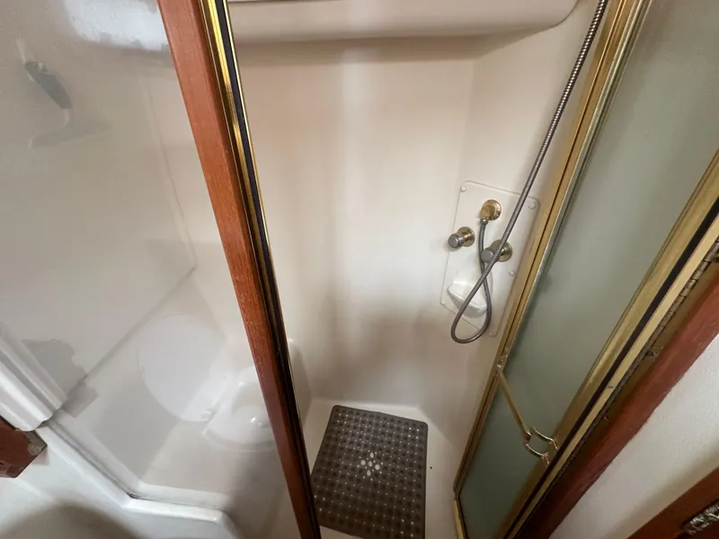 Slide: The Image of Mainship 430 Trawler 1999 - 68