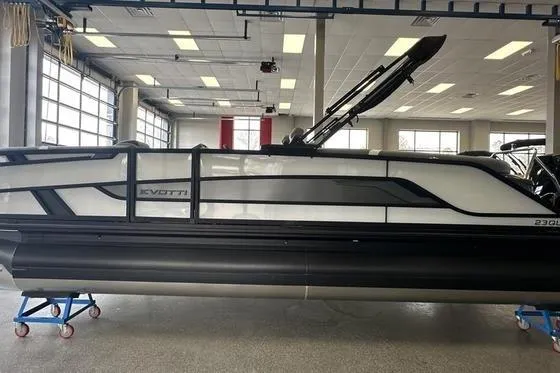 The Image of 2026 Evotti 723QL pontoon boat displayed in a showroom. - 0