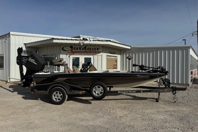 The Image of 2006 Ranger 519SVX Comanche boat on trailer outside Outdoor Specialties store. - 1
