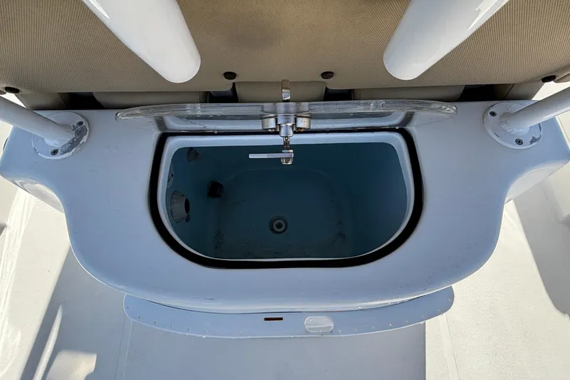 Slide: The Image of Livewell on a 2016 Sea Hunt Gamefish 27 boat, viewed from above. - 11