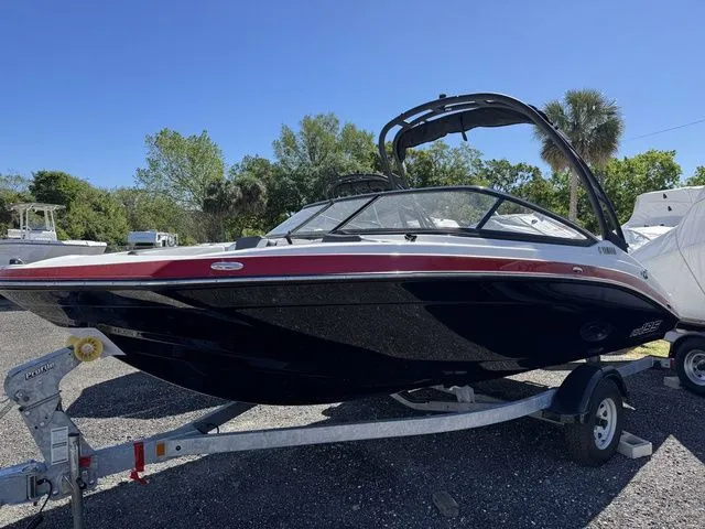 Slide: The Image of Yamaha AR195 2025 - 2