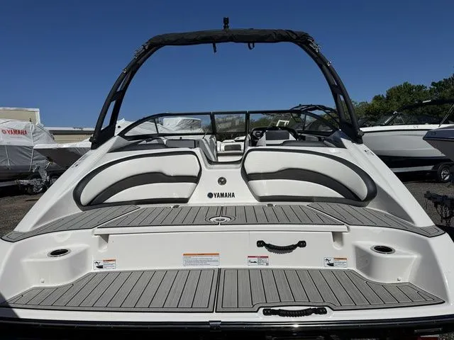 Slide: The Image of Yamaha AR195 2025 - 3