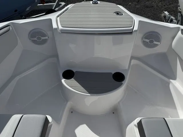 Slide: The Image of Yamaha AR220 2025 - 11