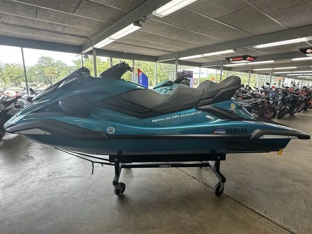 Slide: The Image of Yamaha FX Cruiser SVHO 2026 - 5