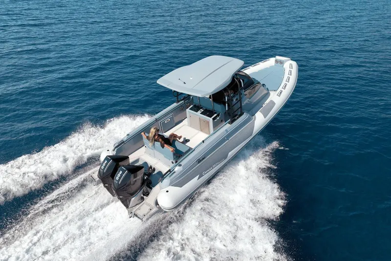 Slide: The Image of 2026 Ranieri CAYMAN 33.0 EXECUTIVE cruising on open sea, showcasing sleek design and powerful engines. - 3