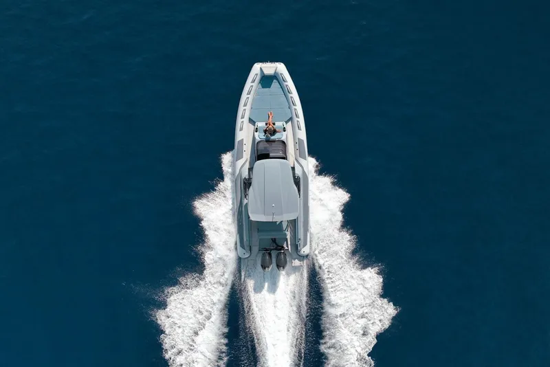 Slide: The Image of 2026 Ranieri CAYMAN 33.0 EXECUTIVE cruising on open blue water, aerial view. - 4