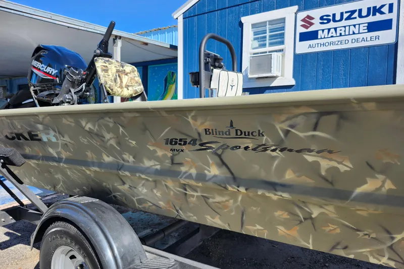 Slide: The Image of 2025 Tracker Grizzly 1654 MVX Sportsman boat at Suzuki Marine dealer. - 13