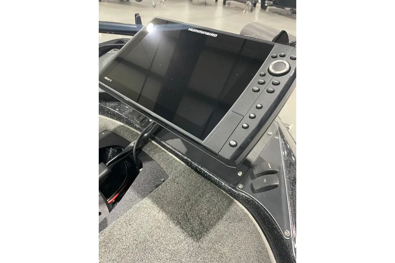 Slide: The Image of 2018 Skeeter ZX250 boat with Yamaha engine and Power-Pole shallow water anchor. - 11