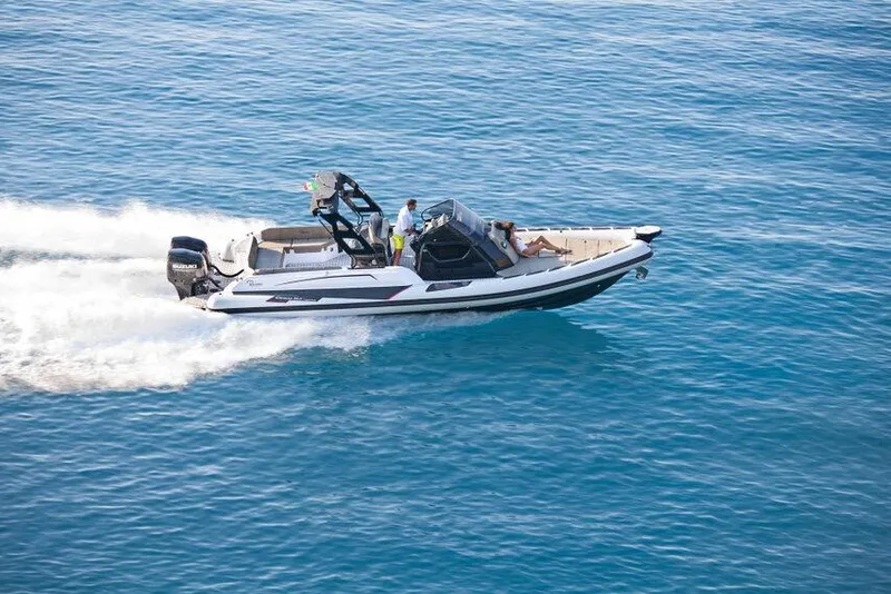 Slide: The Image of 2026 Ranieri CAYMAN 35.0 EXECUTIVE cruising on clear blue water. - 5