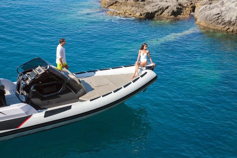 Slide: The Image of 2026 Ranieri CAYMAN 35.0 EXECUTIVE boat on clear blue water near rocky shore. - 8