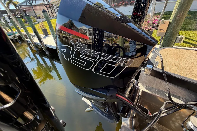 Slide: The Image of Outboard motor on 2024 Bennington 25 QX Swingback, featuring "Racing 450" branding. - 24