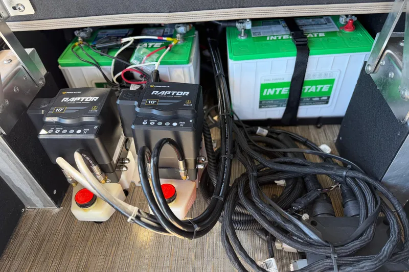 Slide: The Image of Battery and wiring setup in 2024 Bennington 25 QX Swingback boat. - 30