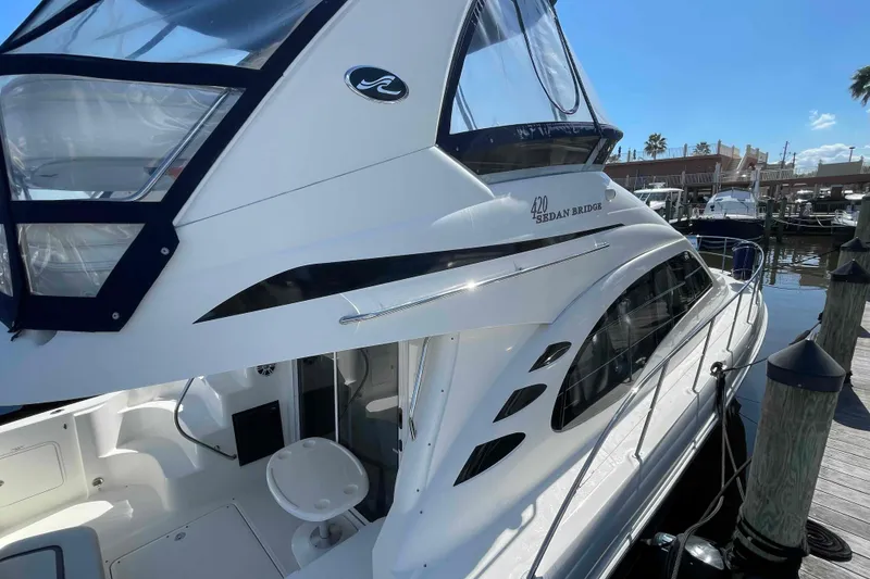 Slide: The Image of VHF radio handset on 2005 Sea Ray 420 Sedan Bridge yacht. - 89