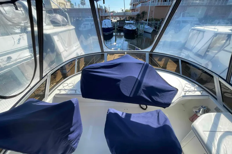 Slide: The Image of 2005 Sea Ray 420 Sedan Bridge interior with sink and seating area. - 93