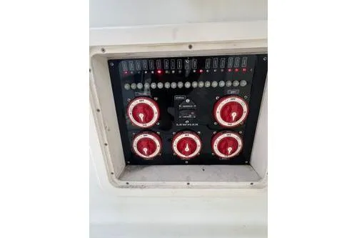 Slide: The Image of 2006 Hydra-Sports Vector 3300 VX boat interior with luxury seating and steering wheel. - 11