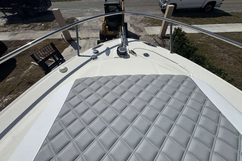 Slide: The Image of 2006 Hydra-Sports Vector 3300 VX boat deck with quilted seating and railing. - 18