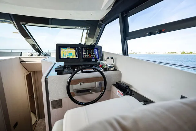 Slide: The Image of Ferretti 720 2023 - 13