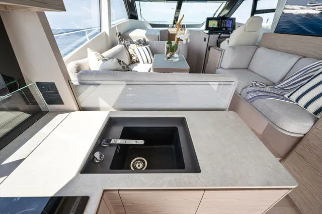 Slide: The Image of Ferretti 720 2023 - 16