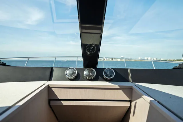 Slide: The Image of Ferretti 720 2023 - 9