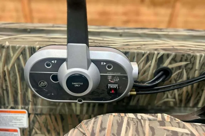 Slide: The Image of Throttle control panel on 2026 Tracker Grizzly 1754 SC boat with camouflage design. - 10