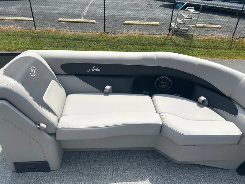 Slide: The Image of 2026 BARLETTA A22UC-PLATINUM - Image 18 - 18