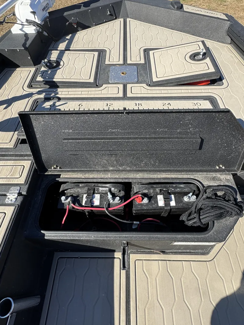 Slide: The Image of Avid 18 Commander 2025 - 25