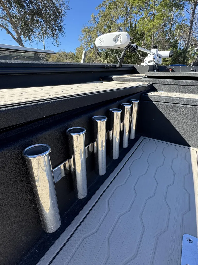 Slide: The Image of Avid 18 Commander 2025 - 27