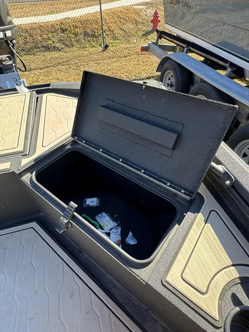 Slide: The Image of Avid 18 Commander 2025 - 29