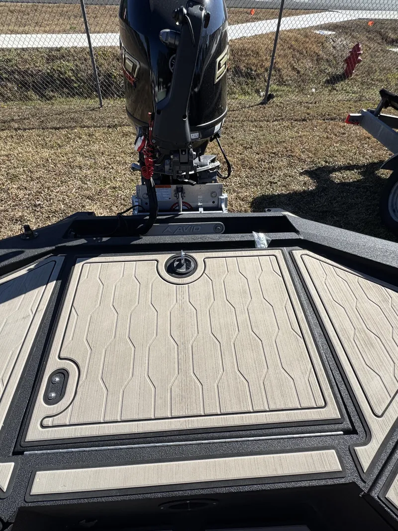 Slide: The Image of Avid 18 Commander 2025 - 30