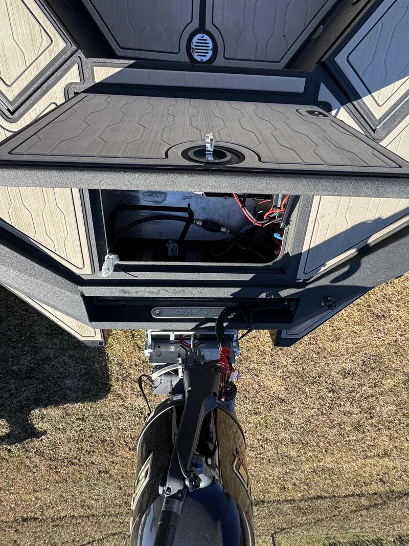 Slide: The Image of Avid 18 Commander 2025 - 31