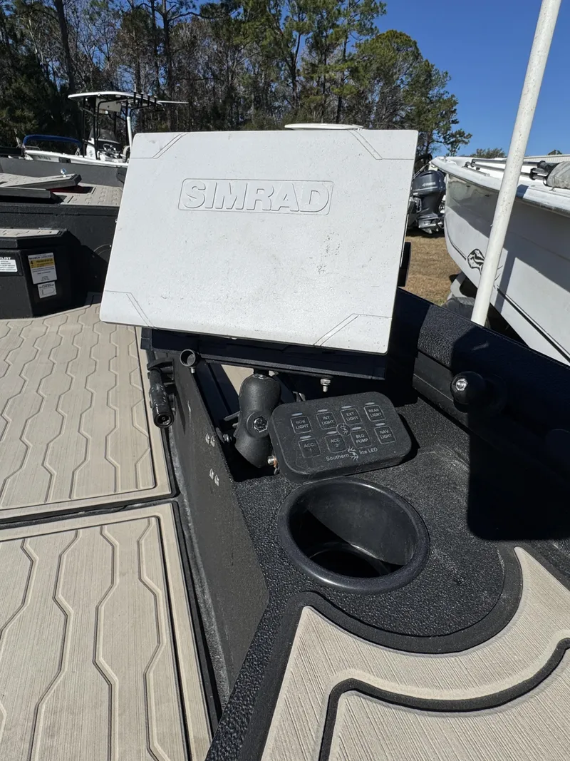 Slide: The Image of Avid 18 Commander 2025 - 35