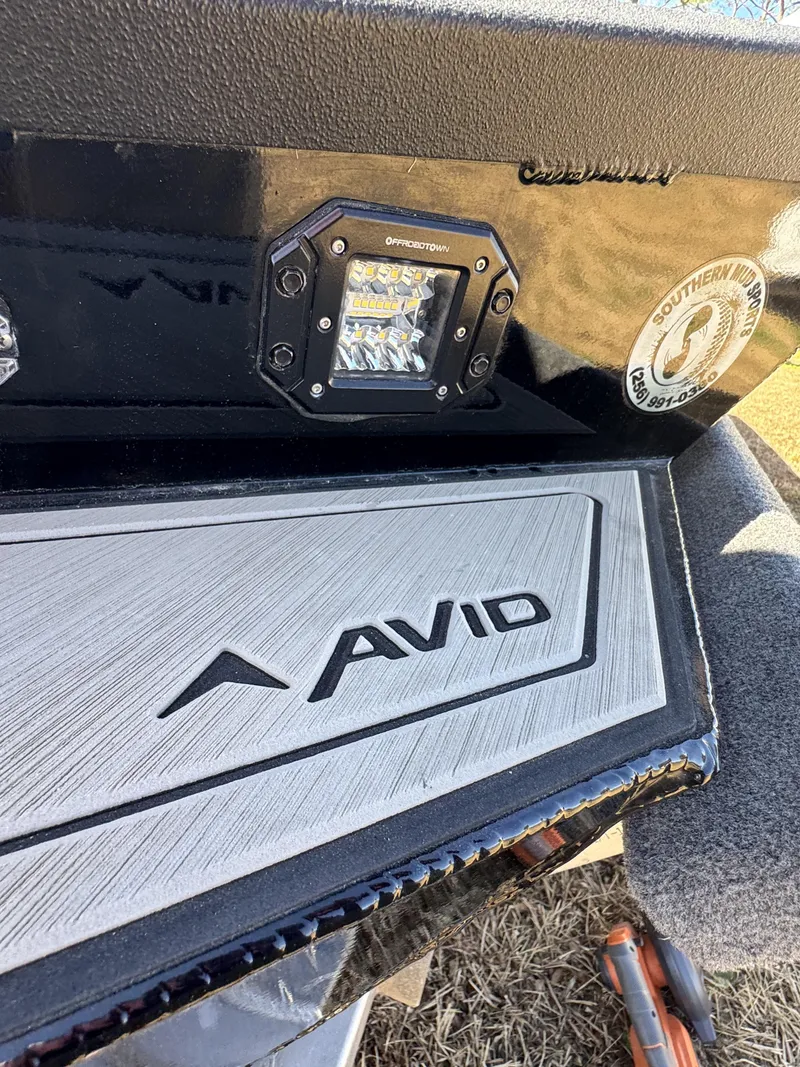 Slide: The Image of Avid 18 Commander 2025 - 37