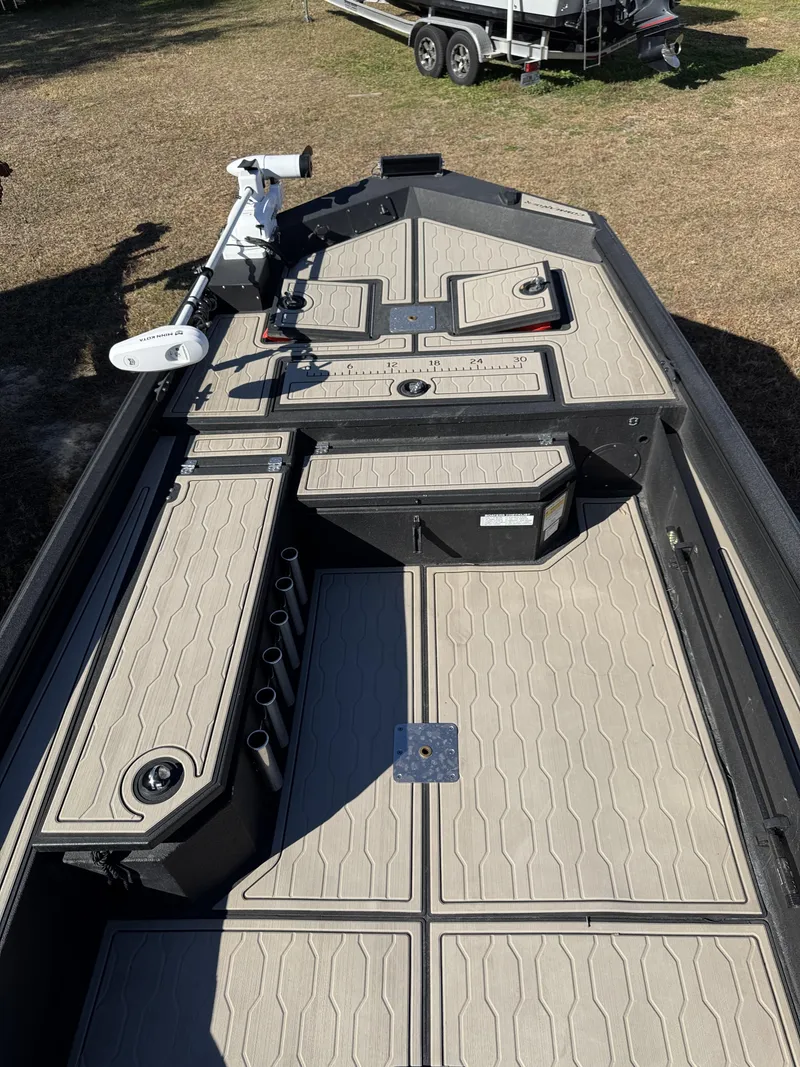 Slide: The Image of Avid 18 Commander 2025 - 6