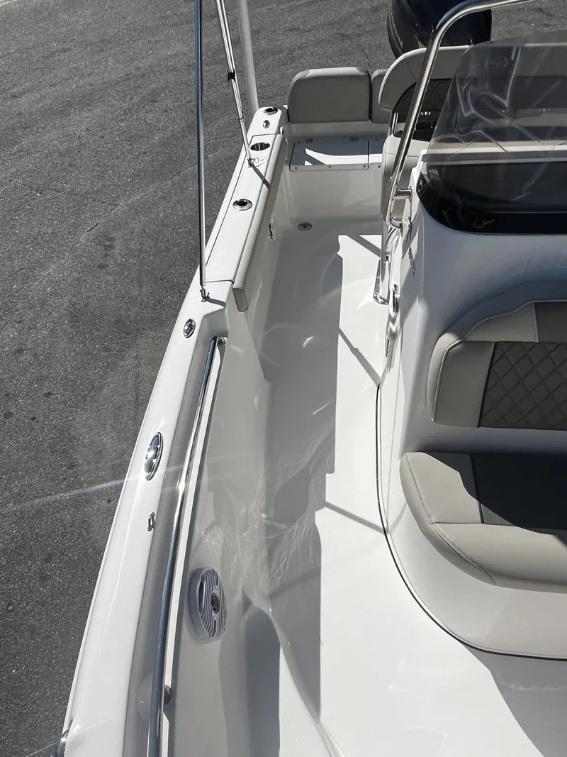 Slide: The Image of Key West Family Sportsman 189FS 2026 - 13