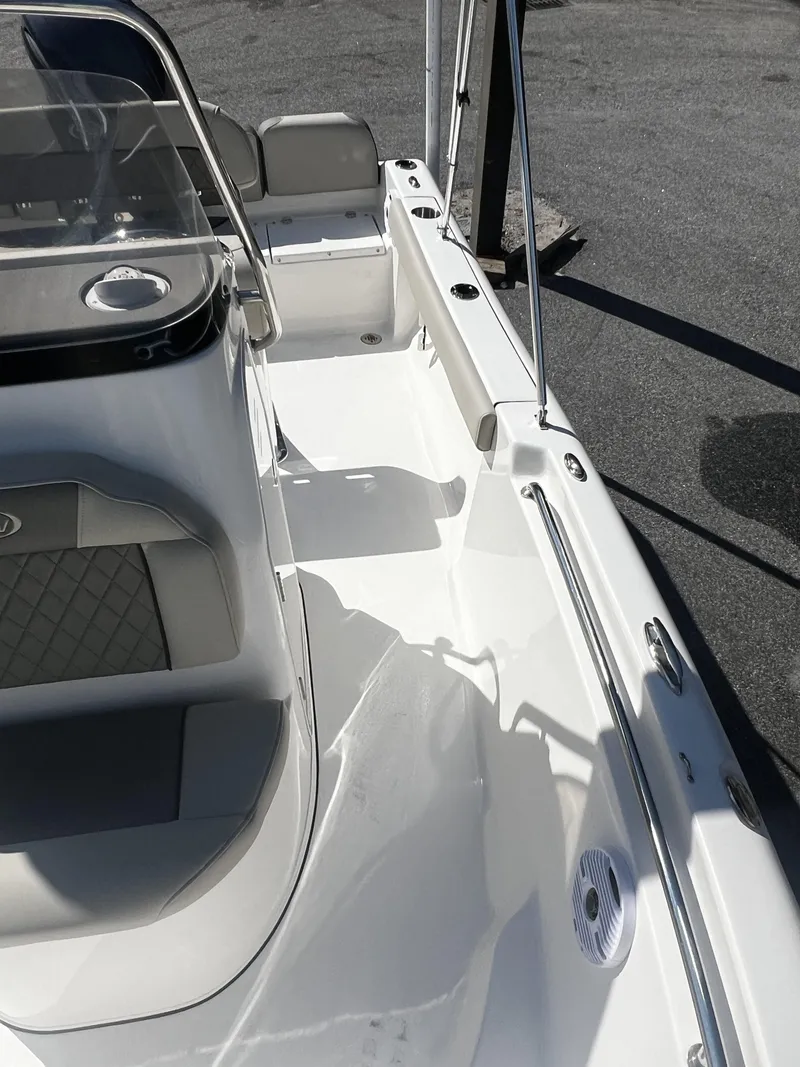 Slide: The Image of Key West Family Sportsman 189FS 2026 - 14