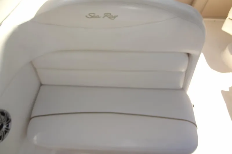 Slide: The Image of White leather seating on 2002 Sea Ray Sundancer 280 boat. - 18
