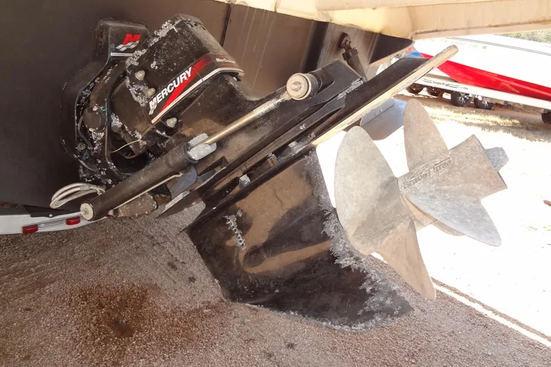 Slide: The Image of 2002 Sea Ray Sundancer 280 boat with Mercury outdrive and propeller detail. - 45