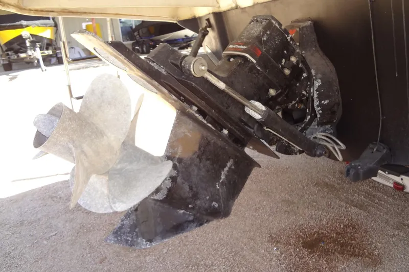 Slide: The Image of 2002 Sea Ray Sundancer 280 boat propeller and drive system close-up. - 46