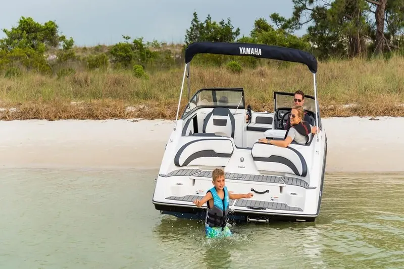 Slide: The Image of 2023-Yamaha-Boats-SX195-MarineMax - 5