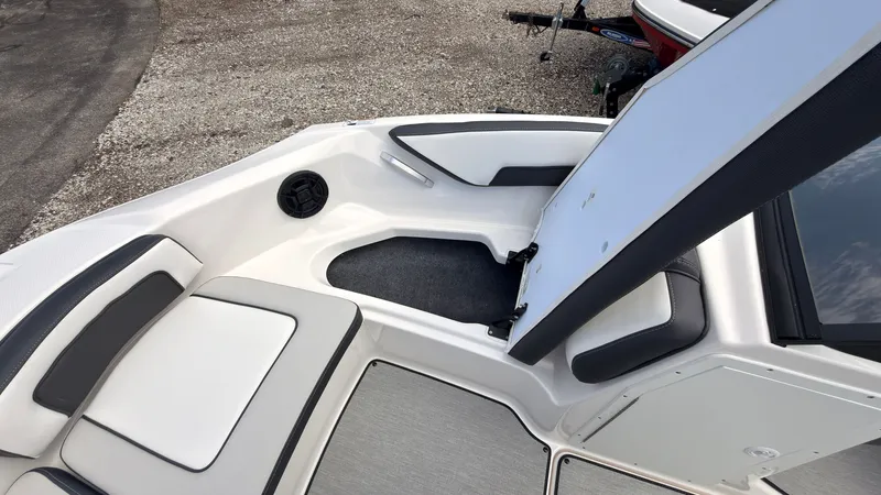 Slide: The Image of The image shows the bow area of a Yamaha SX195 boat with seating and storage. - 40