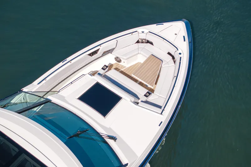 Slide: The Image of 2022 Formula 500 Super Sport Crossover boat, aerial view of deck and seating area. - 15