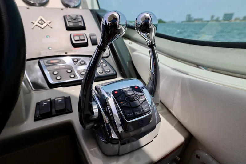 Slide: The Image of 330-SEA-RAY-SUNDANCER-2014-YACHTSBLUE - 13