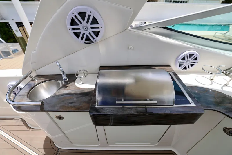 Slide: The Image of 330-SEA-RAY-SUNDANCER-2014-YACHTSBLUE - 17